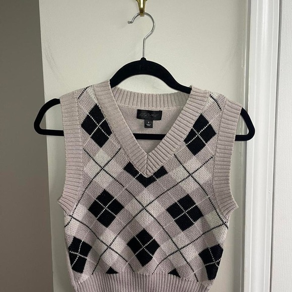 Say What? Sweaters - Say What? Womens Argyle V-Neck Sweater Vest Tan Black Cropped Preppy Knit Small